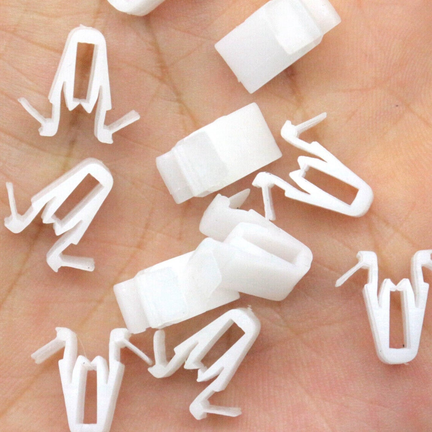 30Pcs Door Garnish Moulding Clip Nylon Retainer 67771-58010 for Toyota