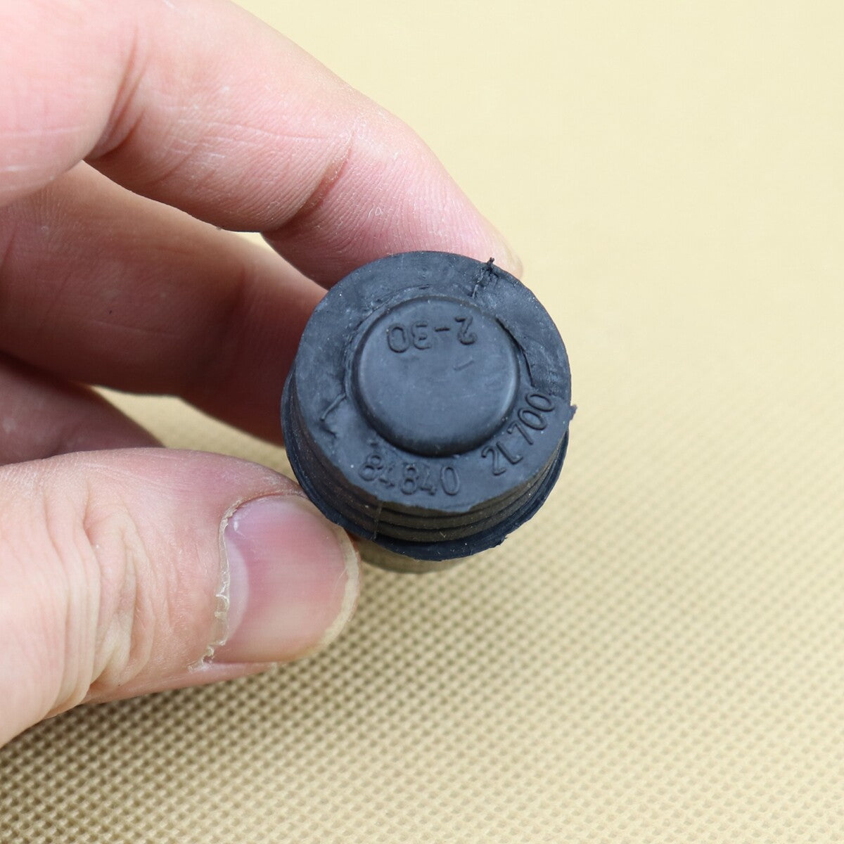 One-piece product suitable for Japanese-made air cushioning sheets, HINGE FITTING 84840-2L700