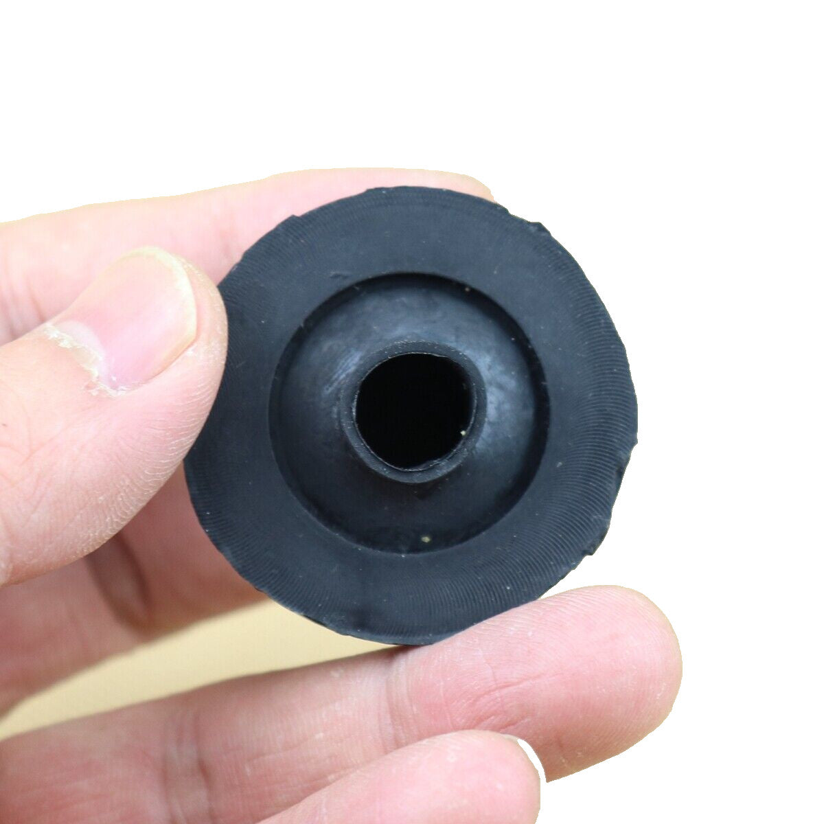 Radiator Assy Upper Insulated Radiator Mounting Bushing (1 piece) for Toyota 1652320020