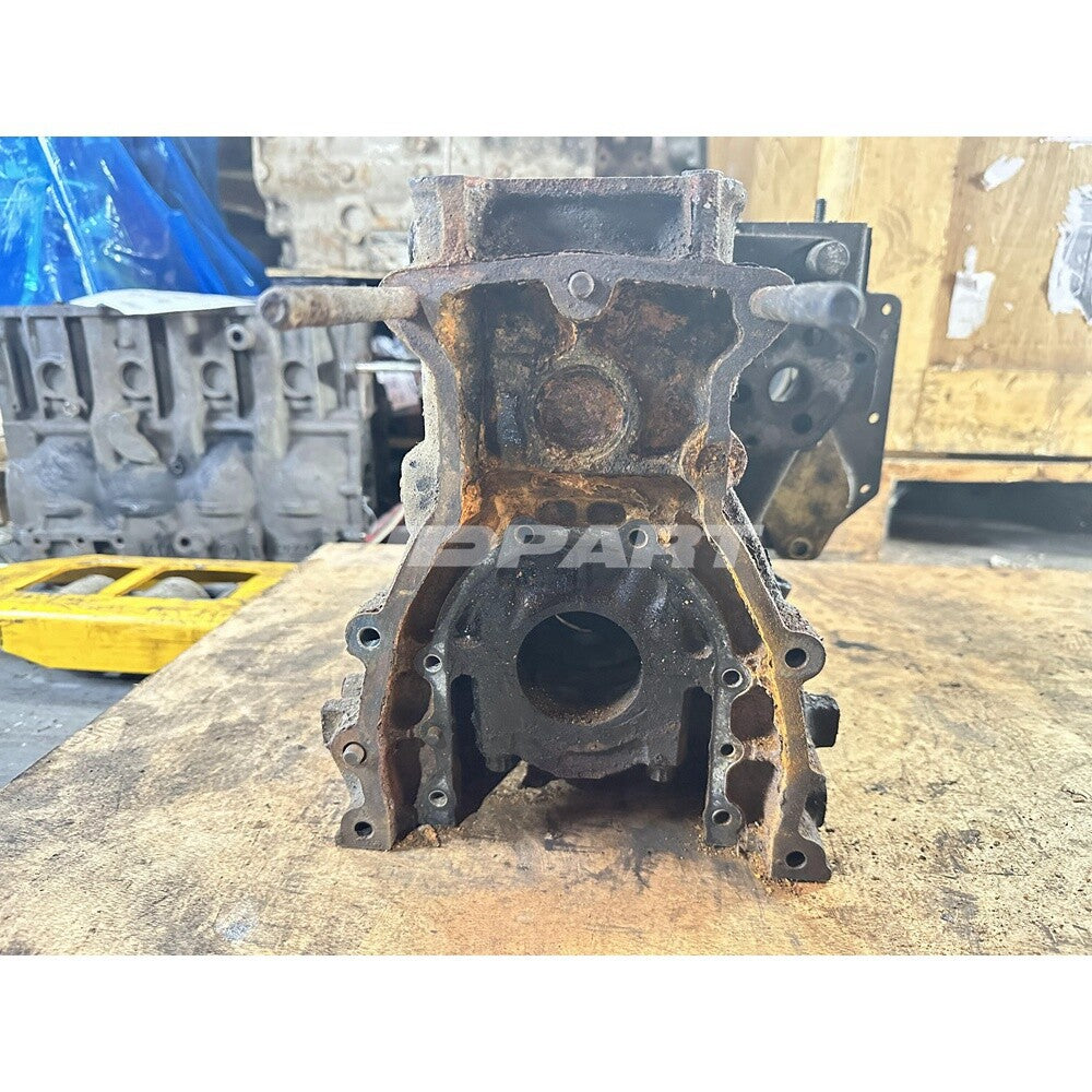 3KC1 cylinder block is a spare part for Isuzu engines.