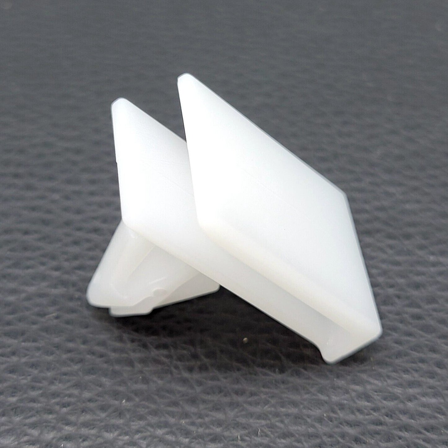 20 Rocker Panel Molding Clip Nylon Retainer For GM 22603384 for Pontiac Grand Am