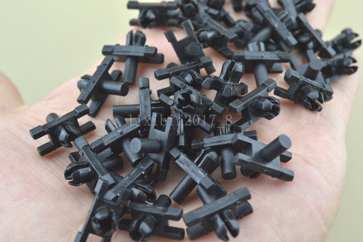 20 Pcs High quality Body Side Moulding Trim Retainer for BMW E10 51131804205