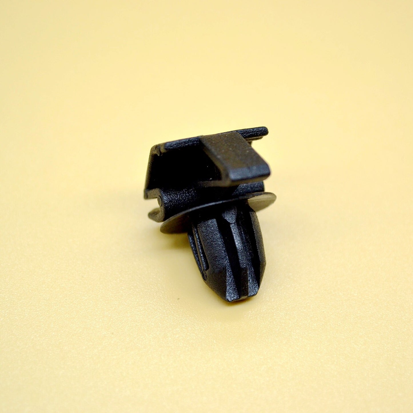 10pcs Nylon Fender Corner Rocker Moulding Clips Fastener Screws for Ford Focus