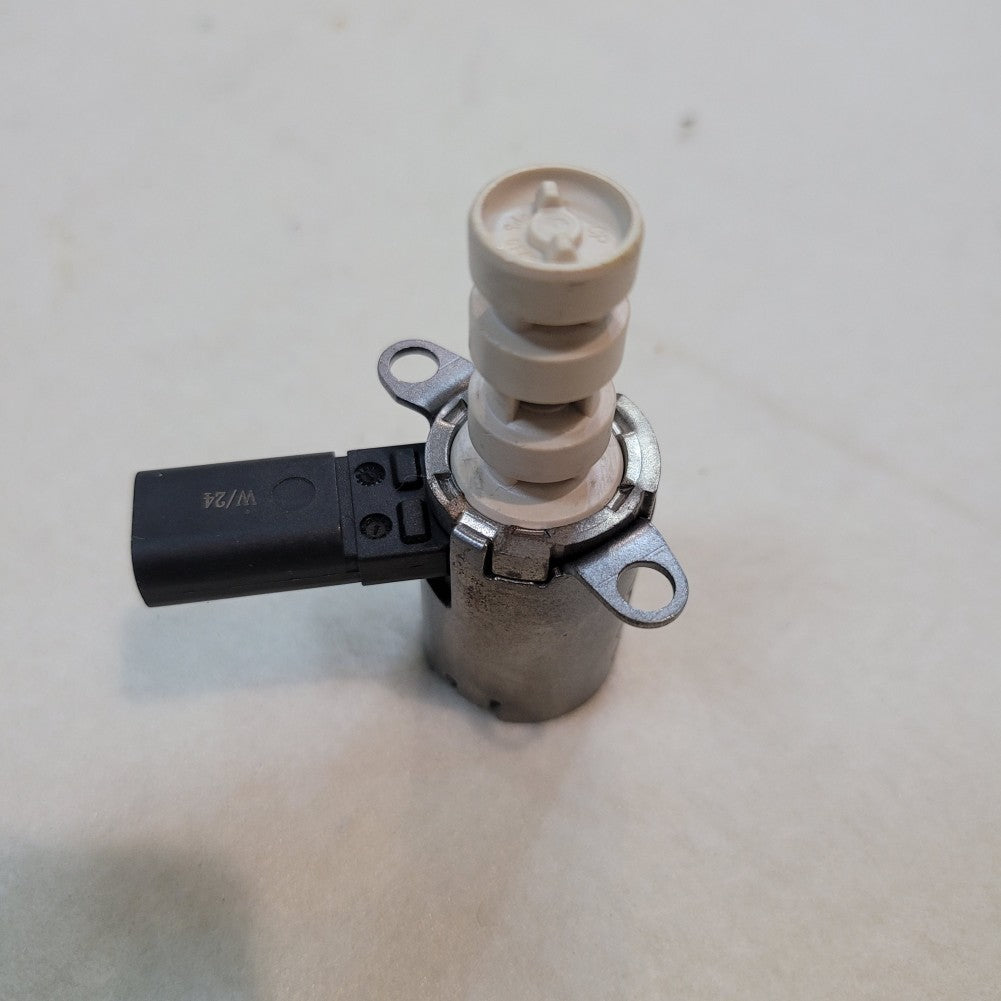 Directional Control Valve for Mercedes C E S-Class CLA A2781800415 Q