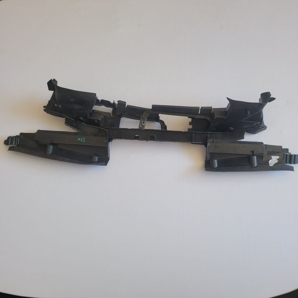 The upper tracheal deflector mask is suitable for Mercedes S-Class S 550 600 07-13 Q