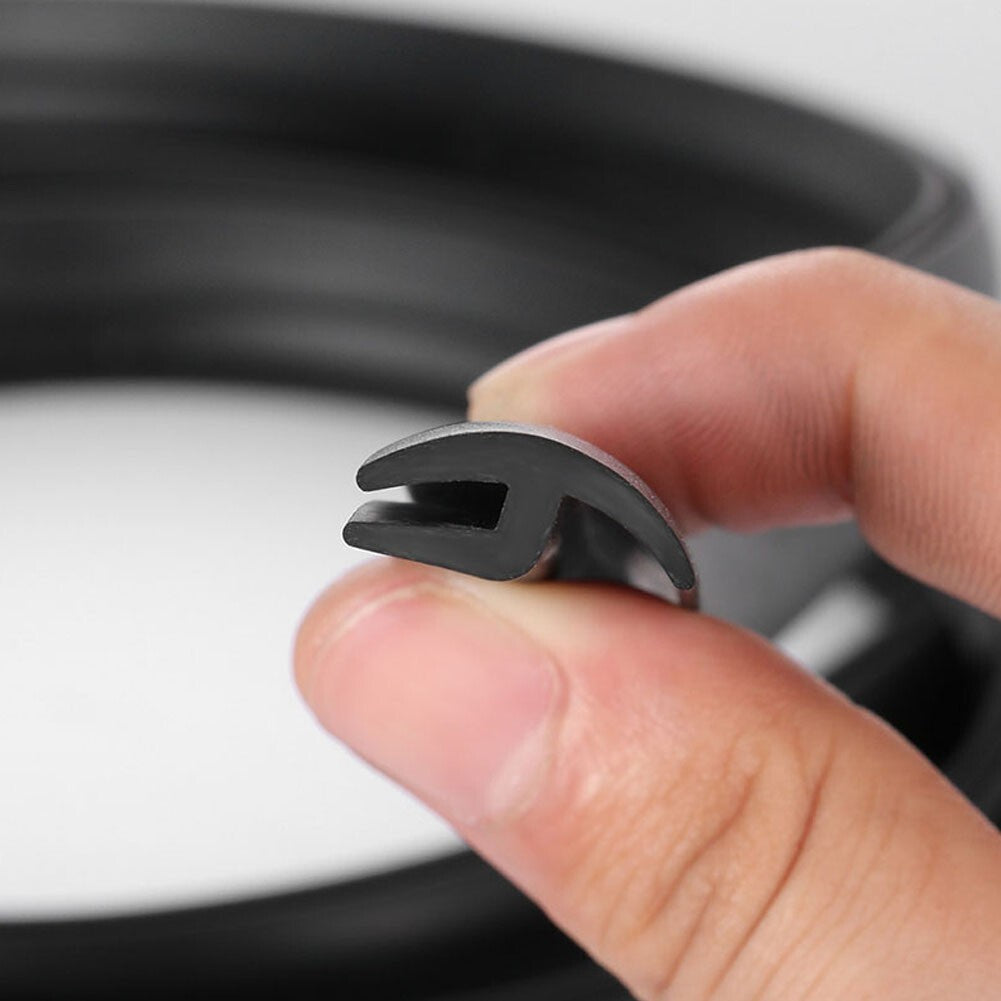 Black automotive rubber seal ring, windshield panel sealing trim strip