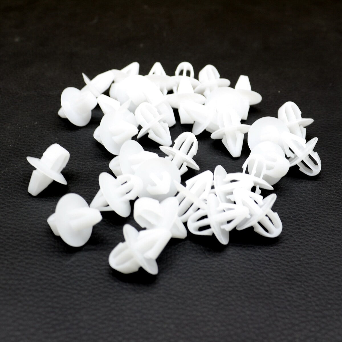 30Pcs for Nissan Patrol Y61 GU Front Flare Clip 63848VD210