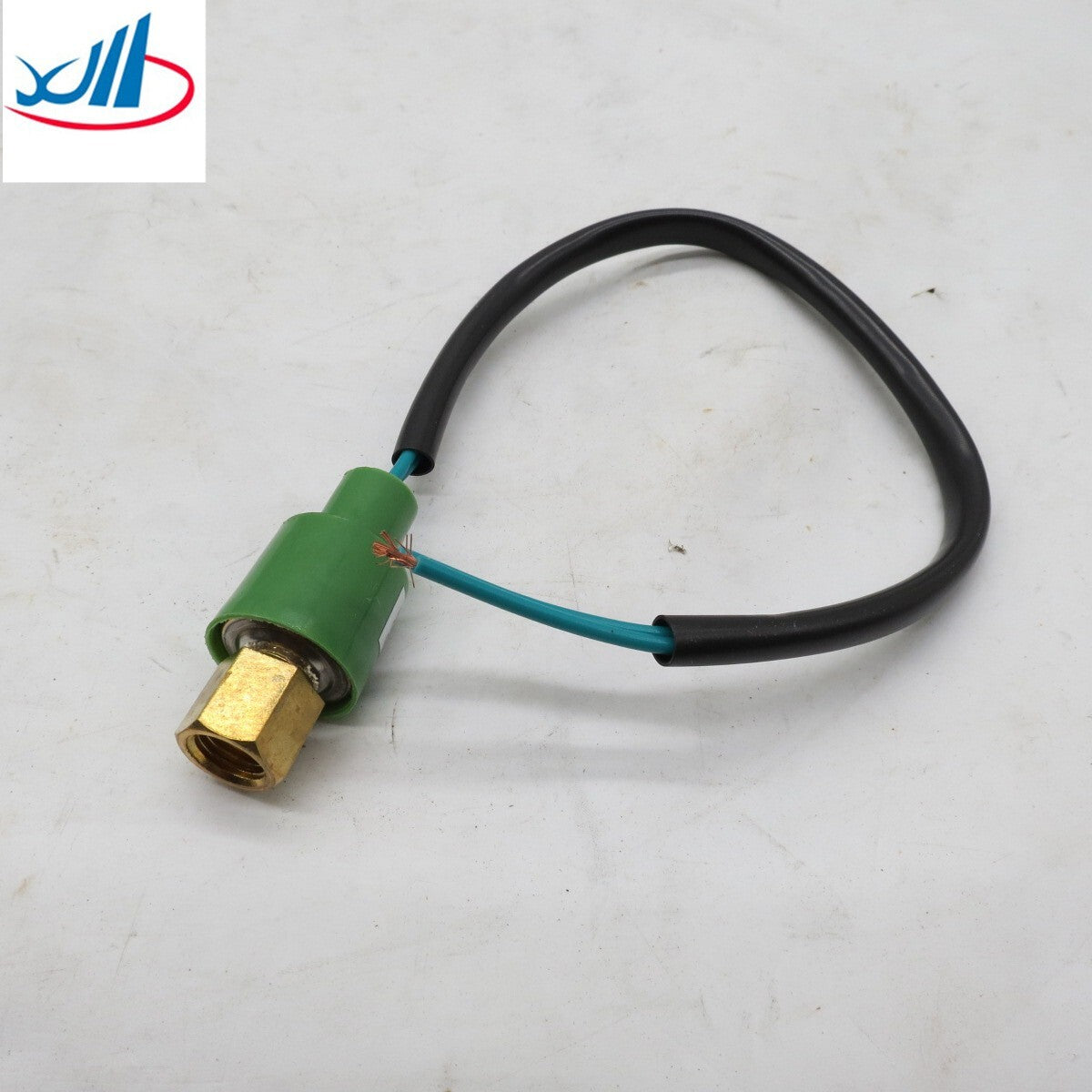new C201 thermostat 82 C, suitable for Isuzu D201 excavator engine parts. D