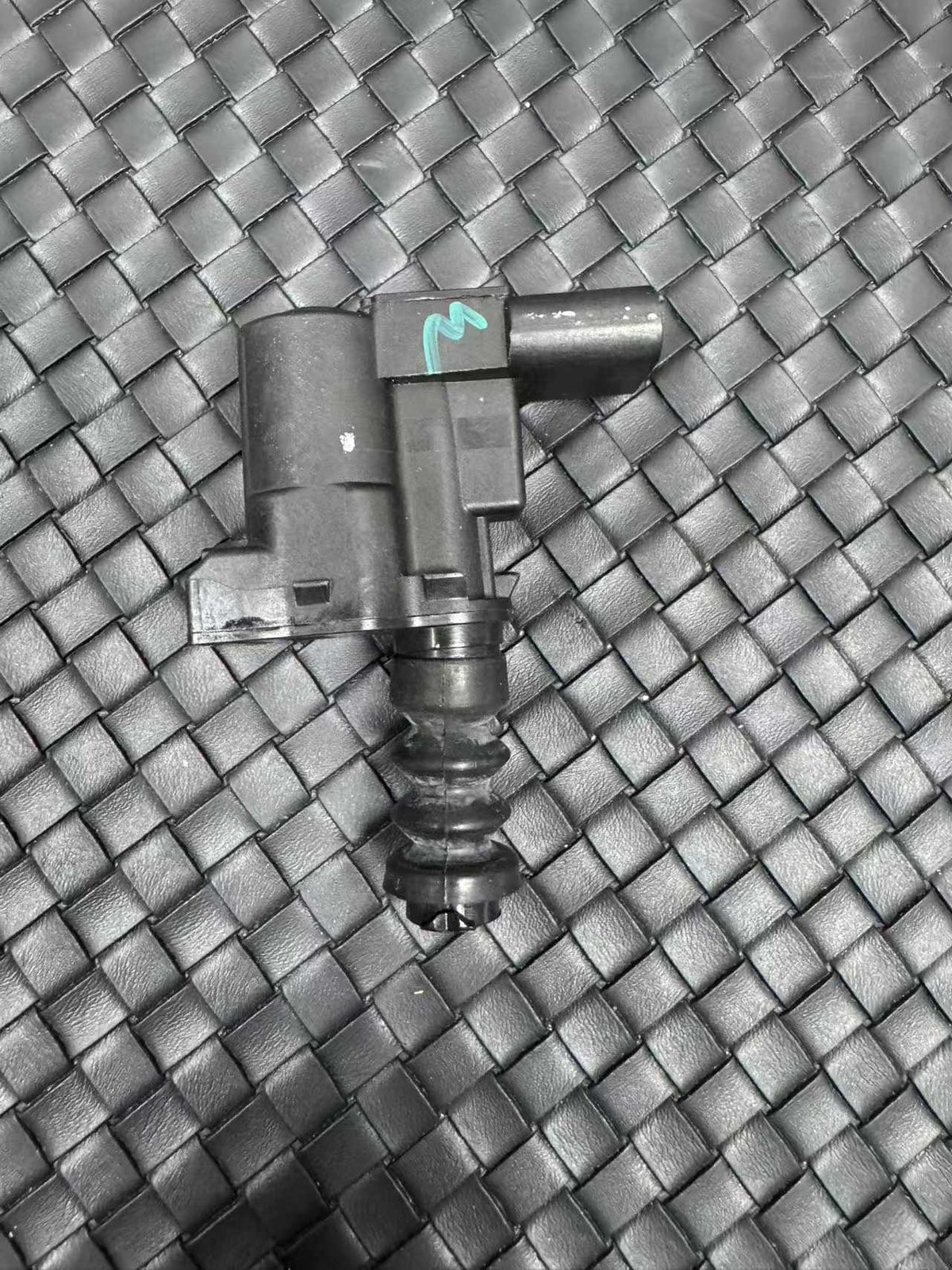 Fuel Tank Filler Door Release Latch for Ford Ranger T6 MK1