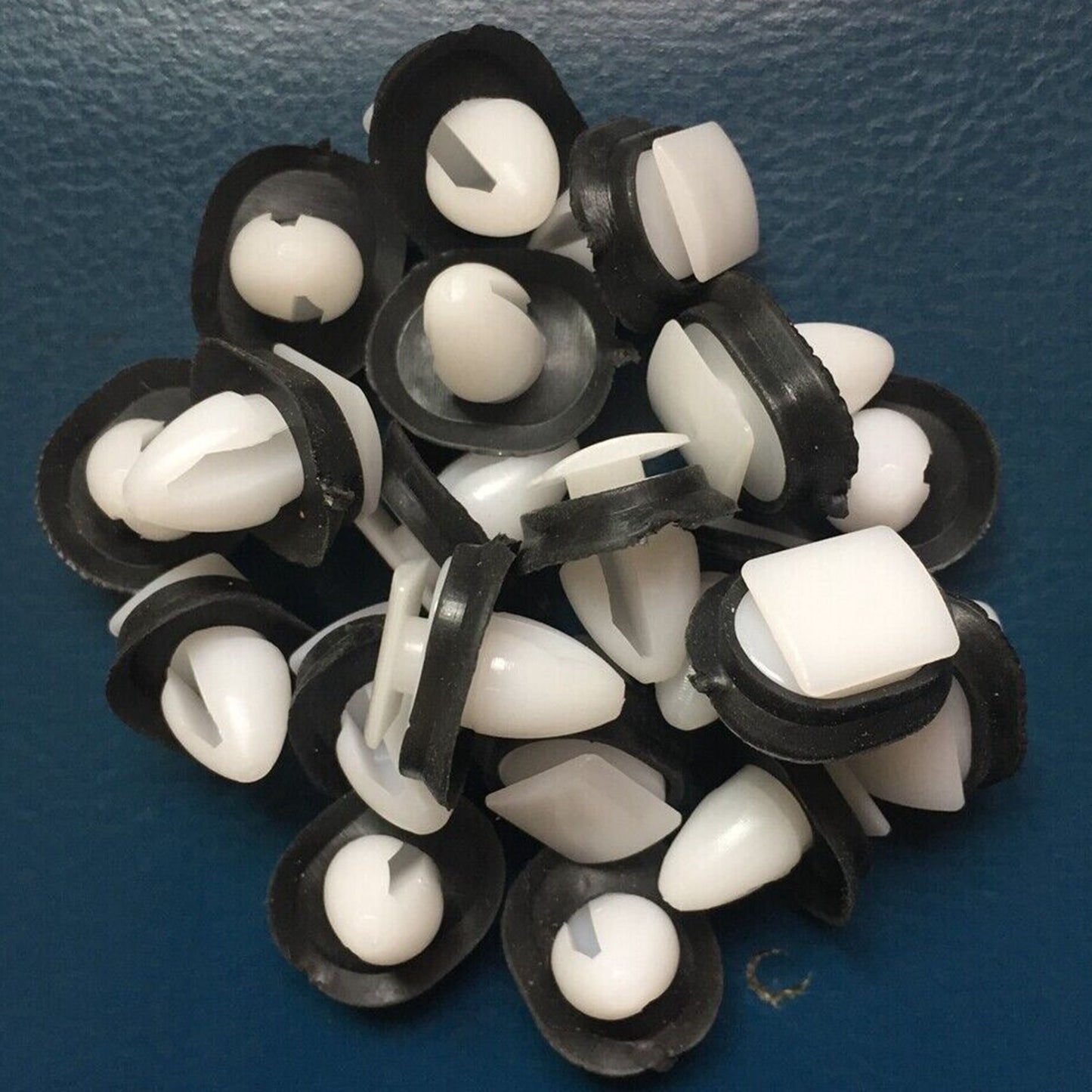 25Pcs For 14-19 for Chrysler White Nylon Body Side Moulding Clip 68093998-AA
