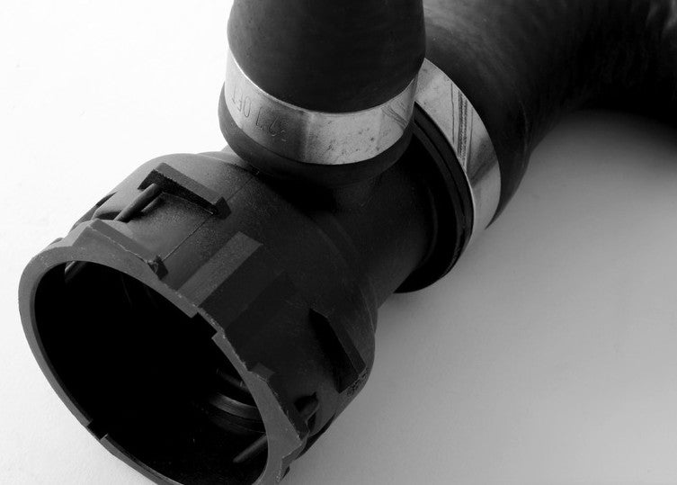 1 Piece Upper Radiator Coolant Hose for E60 E61 525i 530i 04-05 v