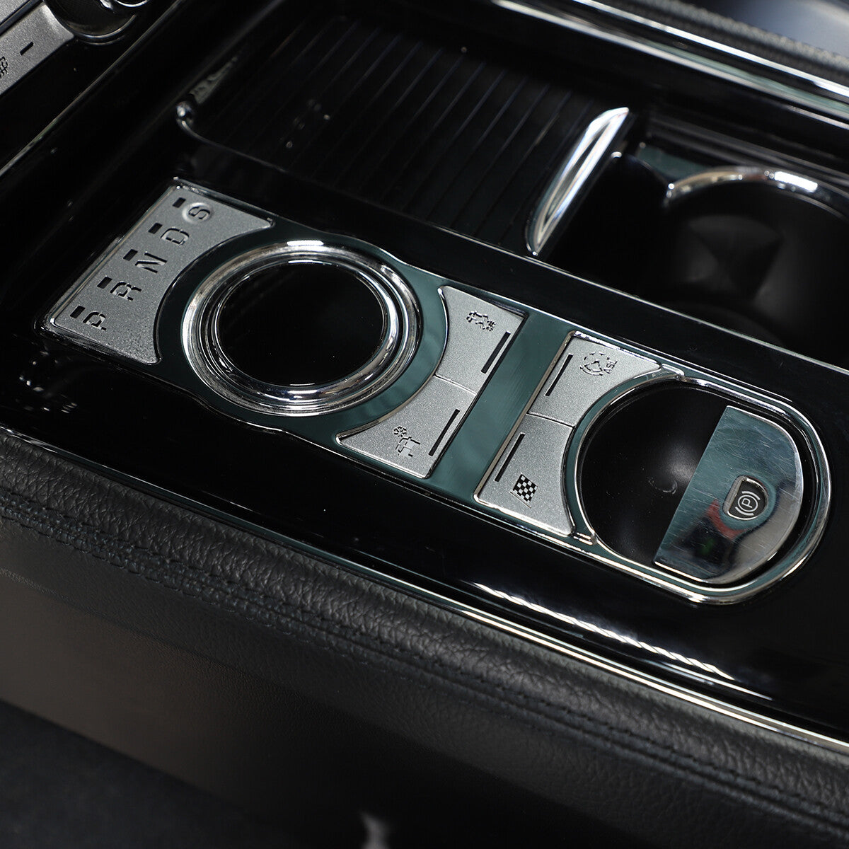 Smooth black rear license plate bottom filling decorative panel suitable for Corvette C7 2014-2019- v