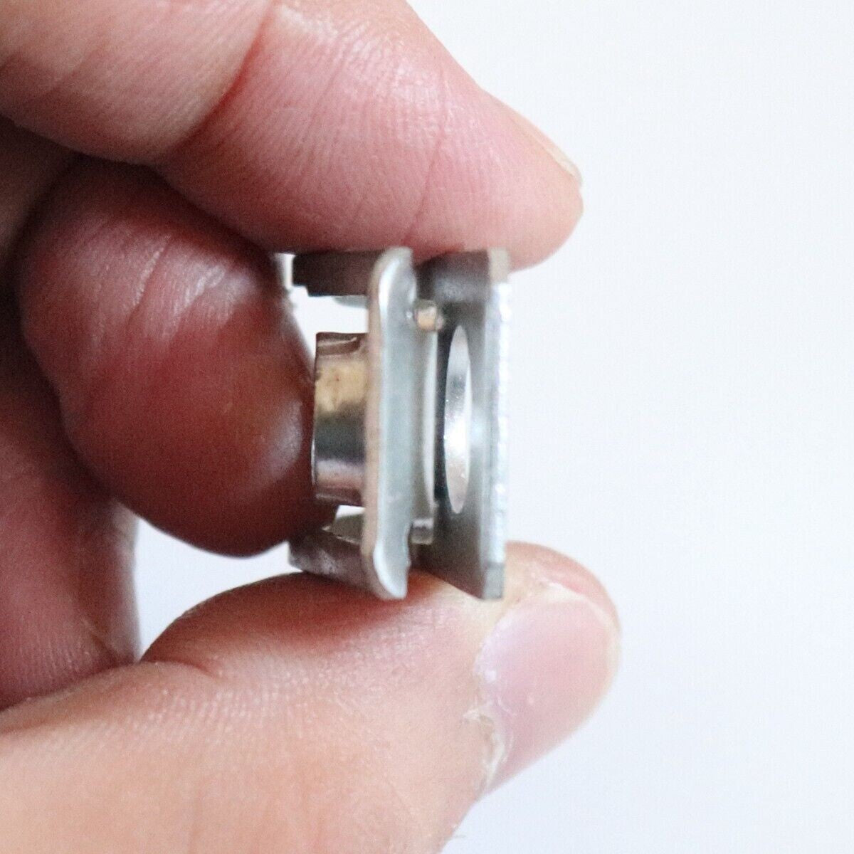 Suitable for Mercedes spring thread nuts 0049941845. 5 new pieces.