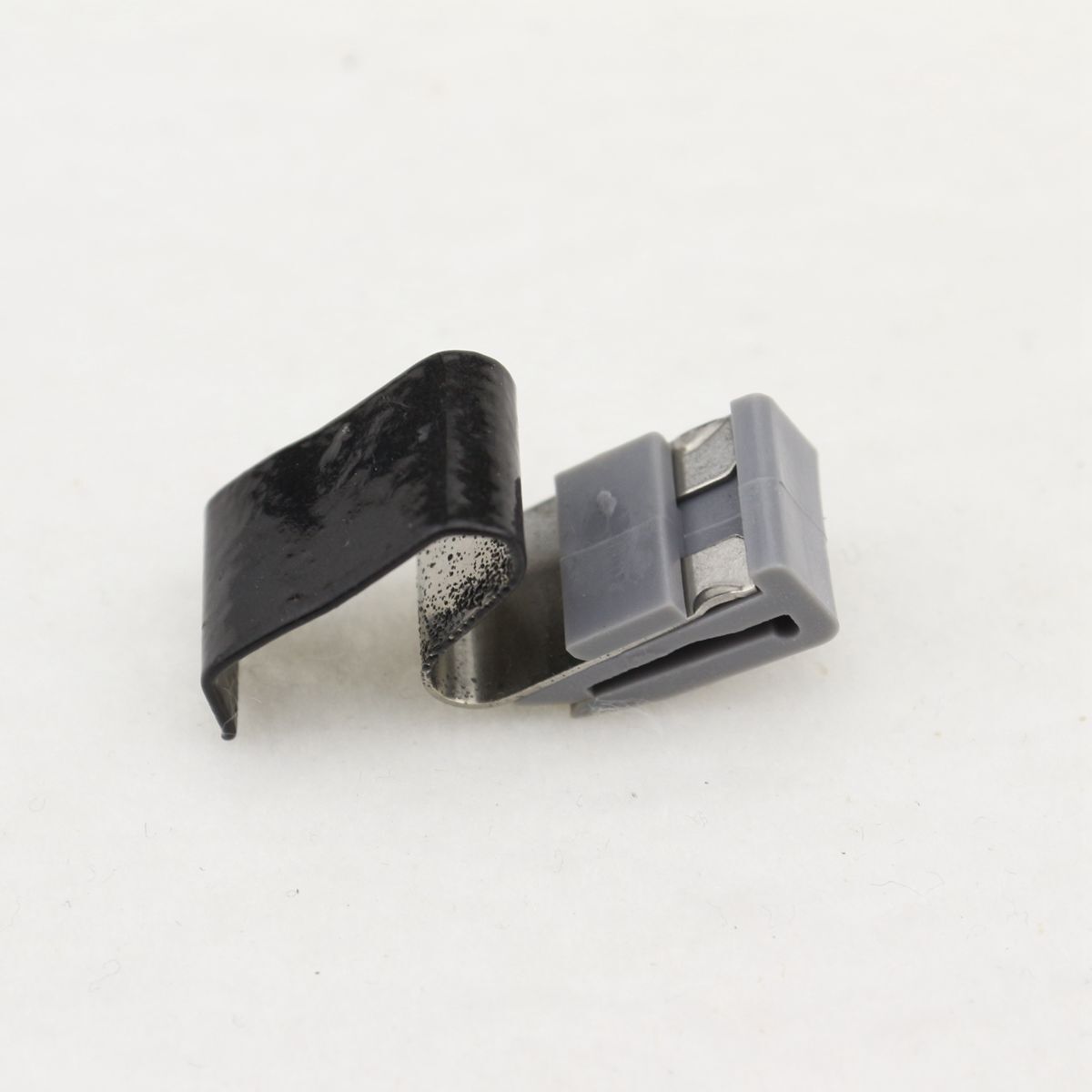 New Fuel Door Spring Clip MR970563 for Mitsubishi Lancer Outlander Montero