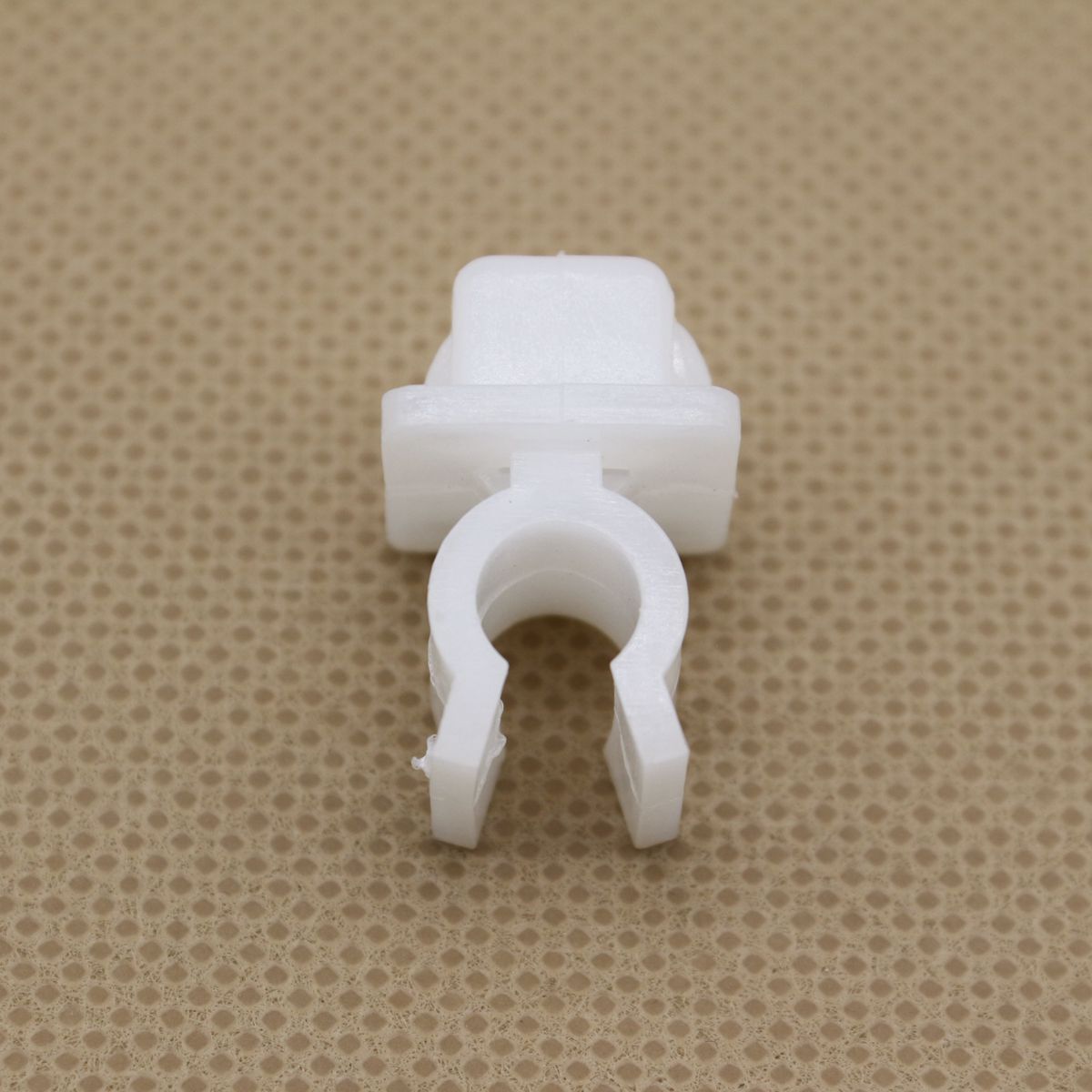 Suitable for Mitsubishi Pajero Shogun MK1 MK2 V31 V32 V33 range hood support rod clamp MA155254