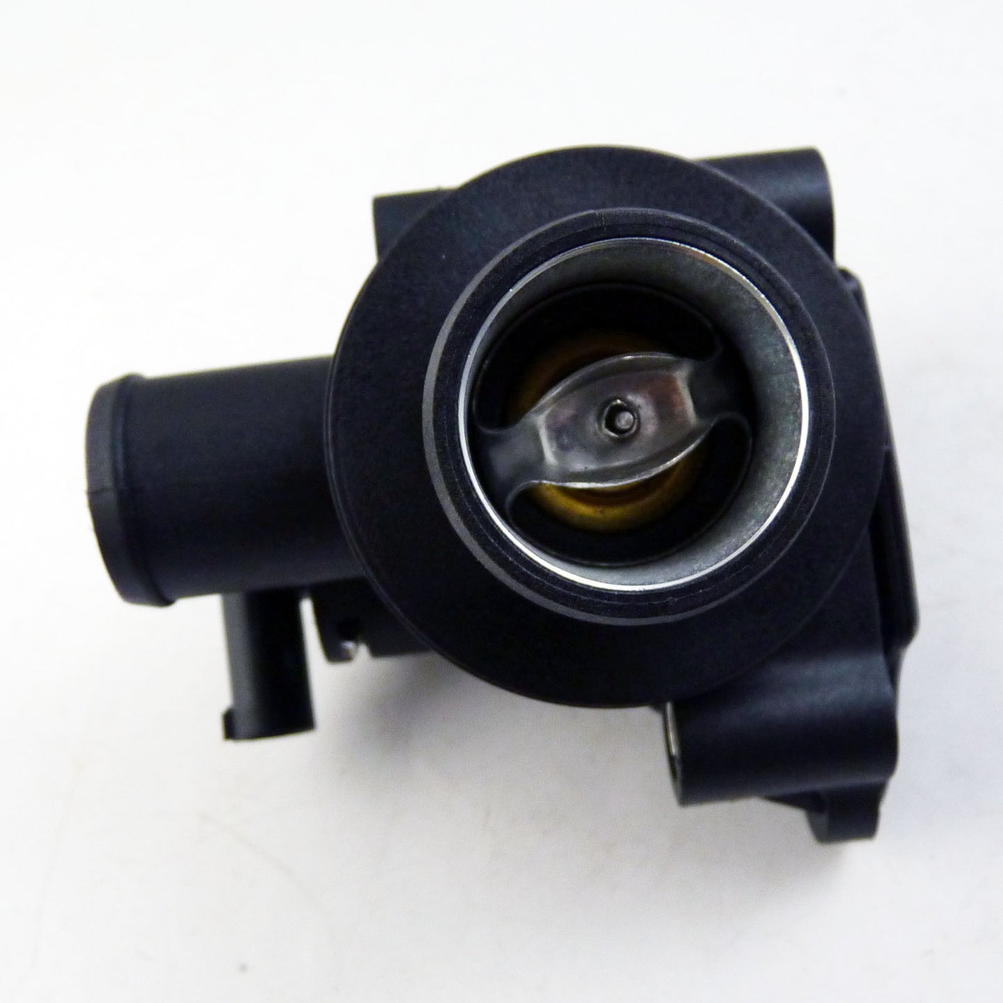 The new engine coolant thermostat is suitable for Mercedes-Benz A190 A160 1.6L 1.9L 1662030175 Q