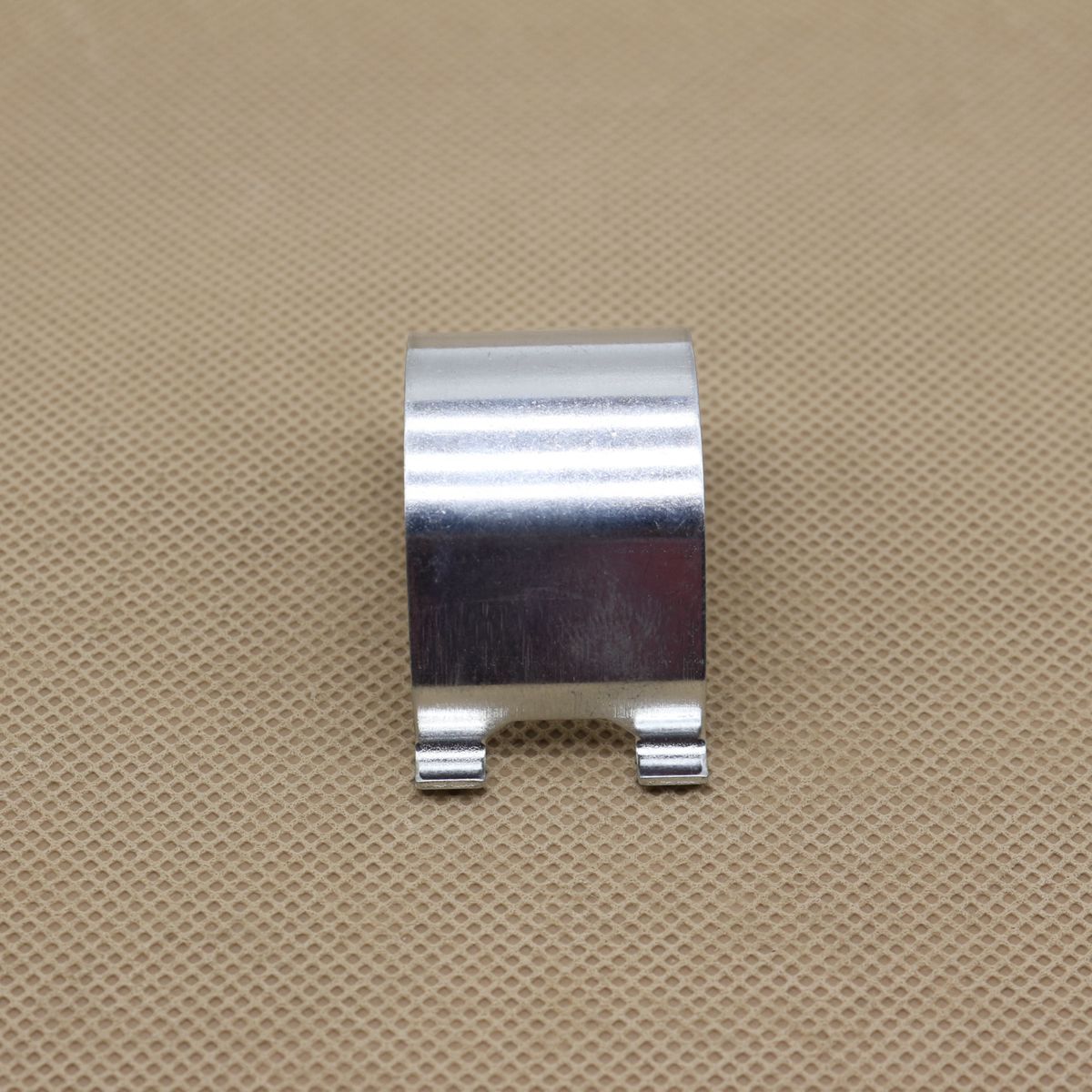 Fuel-filled gas door spring clips for Chevrolet Silverado Express for GMC 15521575