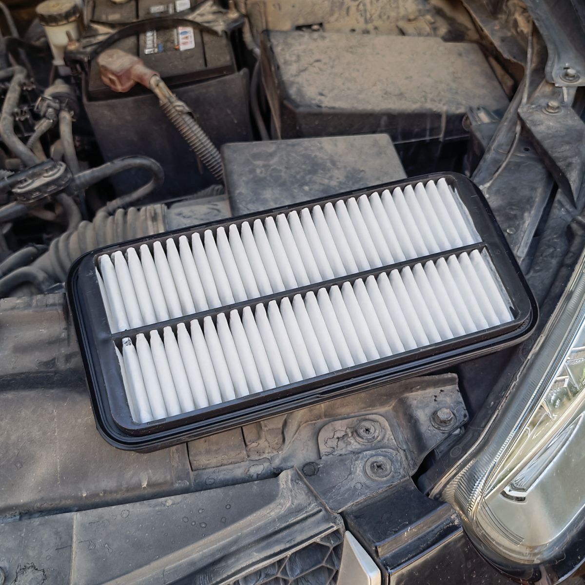 1Pcs Front Engine Air Filter 13780-58B00 for Suzuki Sidekick X-90 Geo Tracker