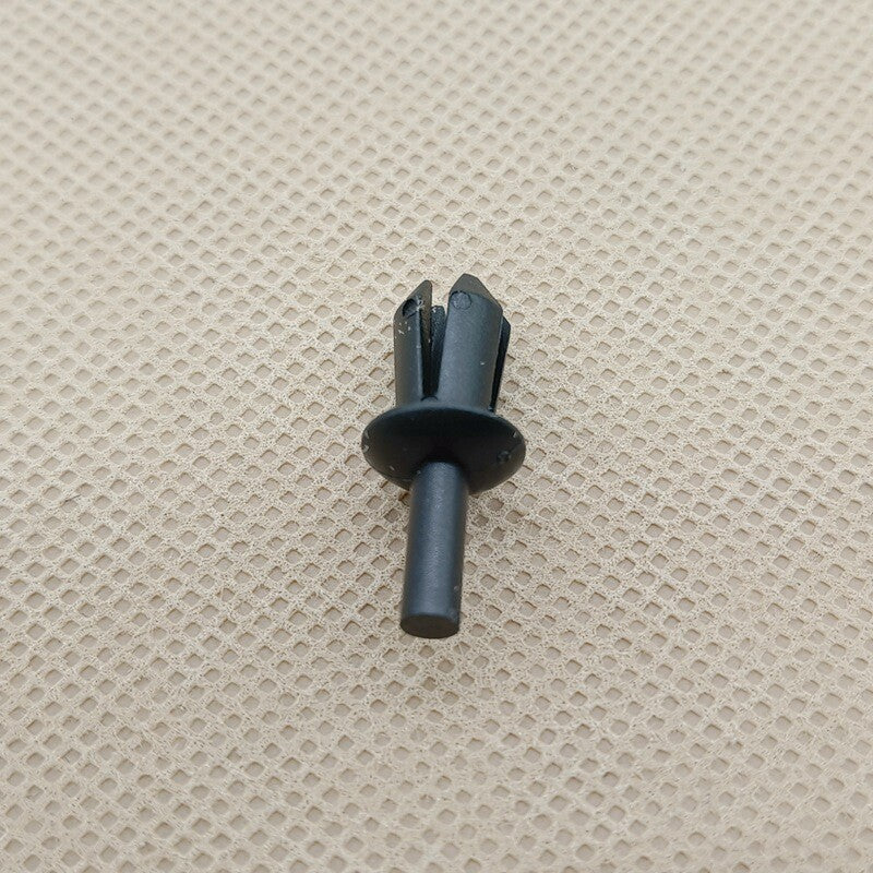 new 10-piece pack of molded clip-on fasteners for Volkswagen N0385012 rocker panel.