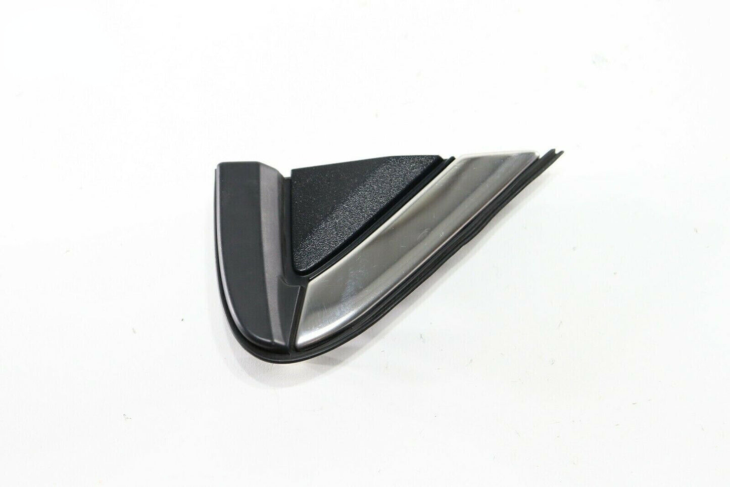FRONT RIGHT PASSENGER SIDE FENDER CORNER MOLDING 84107337 for GMC TERRAIN