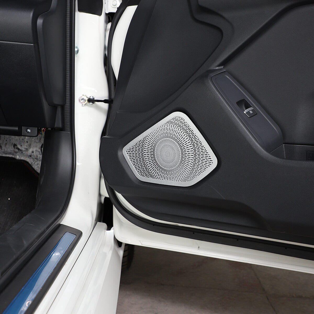 Brown center console knee side panel cover decoration suitable for LR for Defender 90 110 20-2023- v