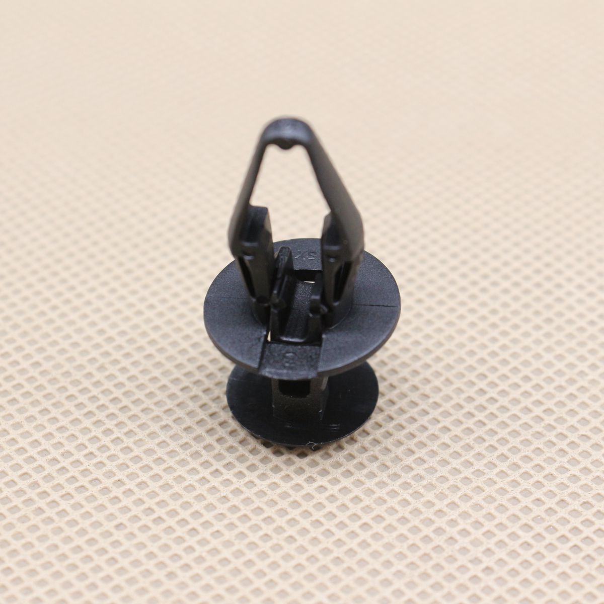 10-piece push-type mudguard, wheel and bumper retainer for GM, for Chrysler 11561368