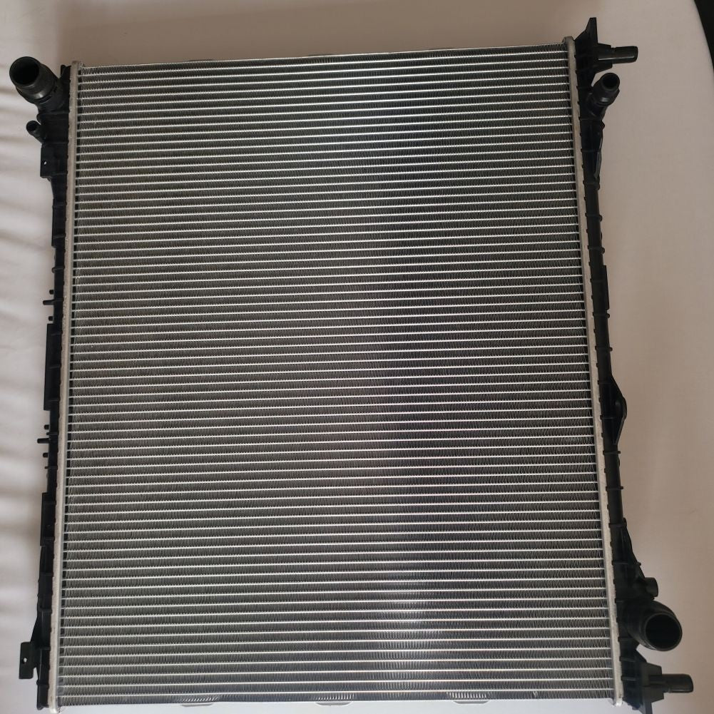 The radiator is mainly suitable for Range Rover 16-21