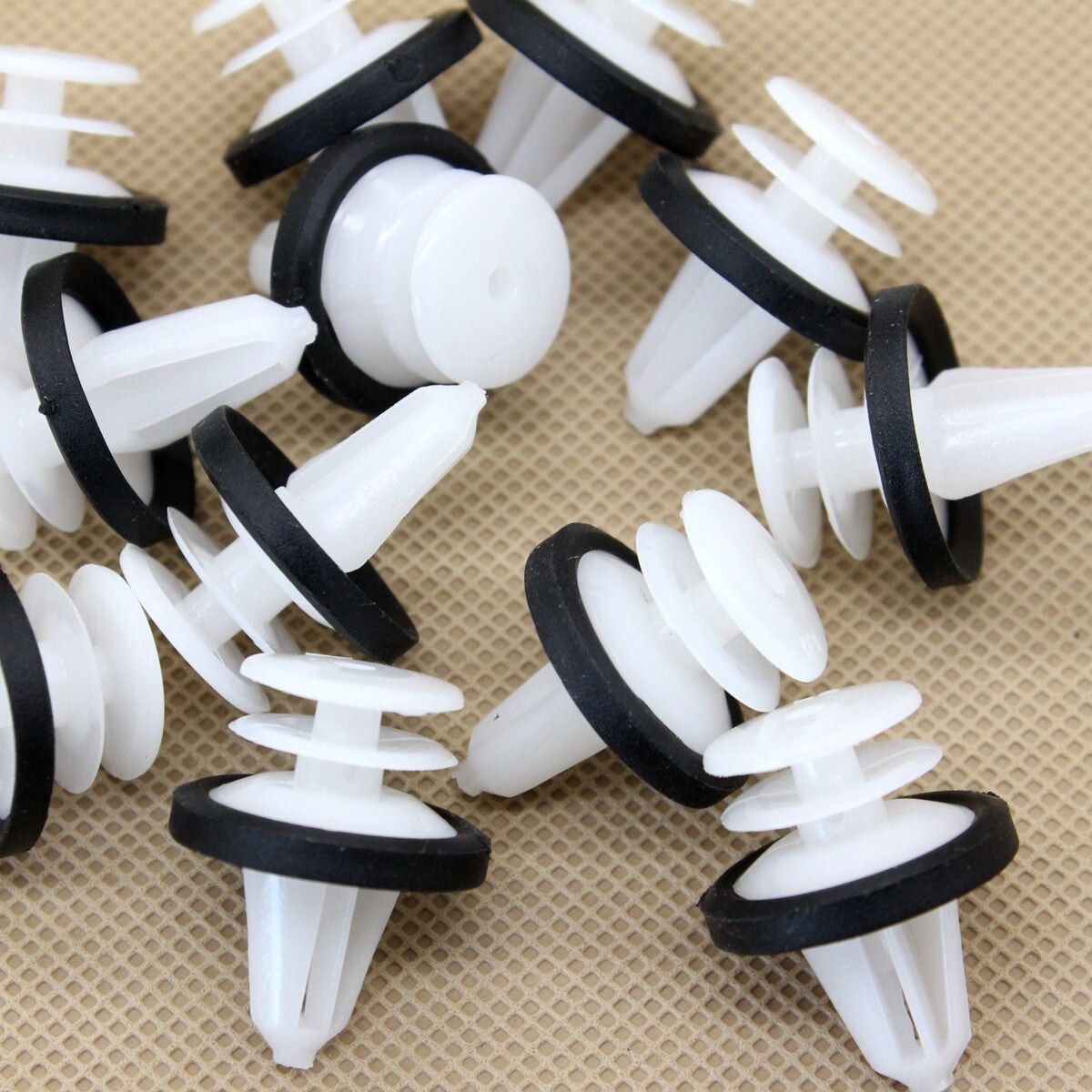 10pcs Panel Clips Door Trim with Sealer Mountings Retainer Screws for Ford Q