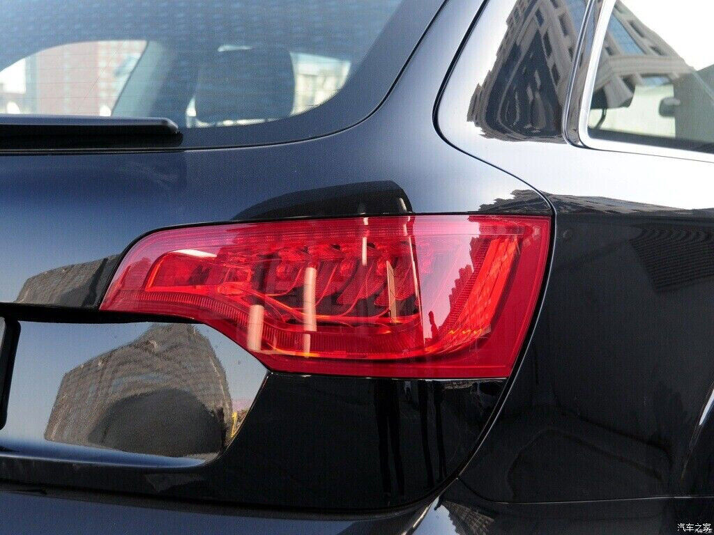Right Rear Tail Light Red Lens Brake Stop Light Fit for Audi Q7 2010-2016 LED Q