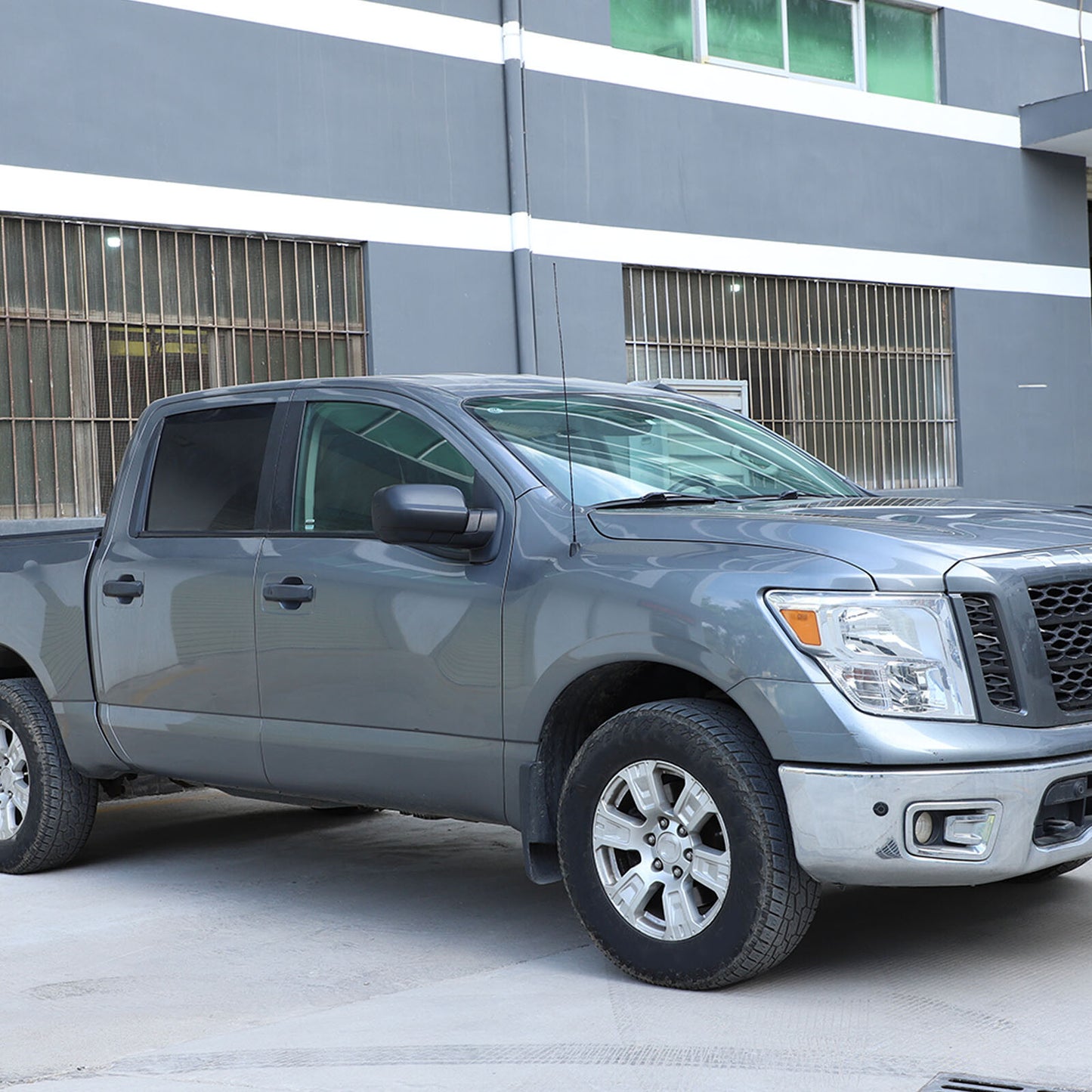 Suitable for 2016-24 for Nissan TITAN XD MATTE, black mirrored cover, non-Tow, with turn-through holes.