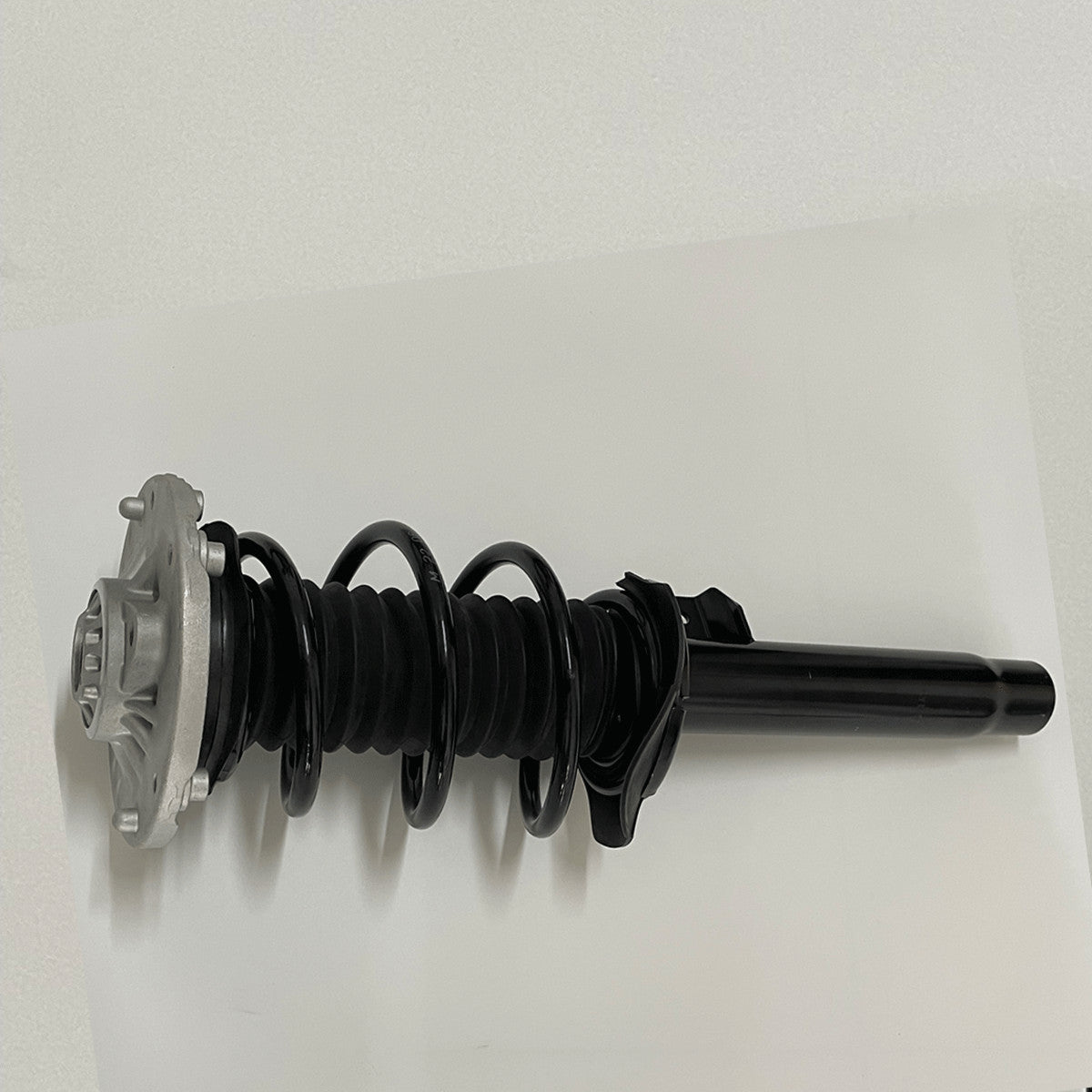 Front shock absorber spring strut assembly suitable for BMW F30, F32, F35, F36, 330i, 430i RWD 2013-16