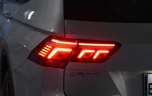 A pair of LED left and right taillight assemblies for Volkswagen for Tiguan 2017-2022.