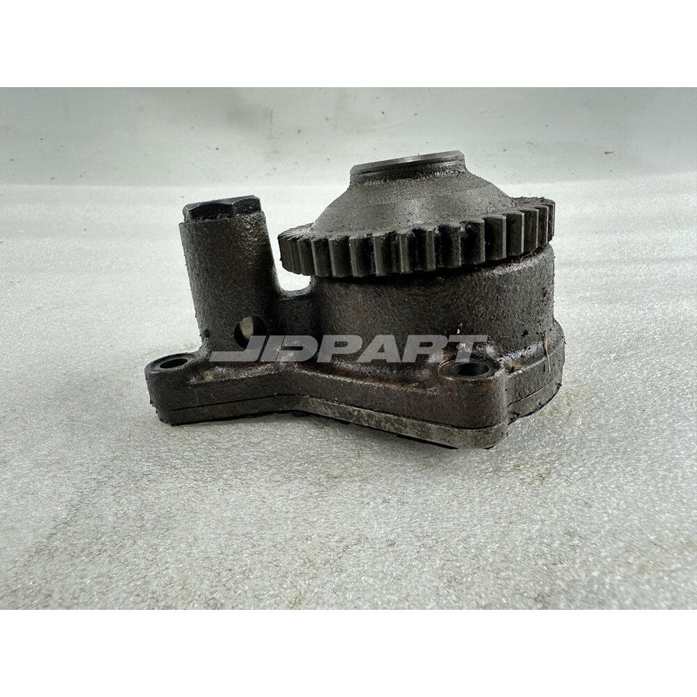 3TNV88 oil pump 129407-32000 is suitable for excavator engine parts.