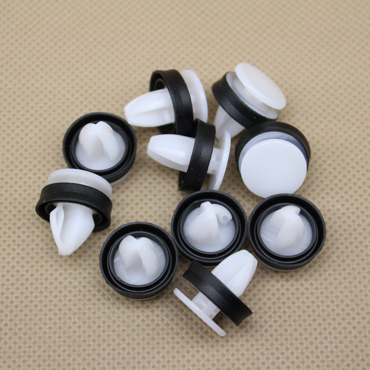 25 Wheel Fender Flare Molding Clip With Sealer for Ford Transit W716507-S300