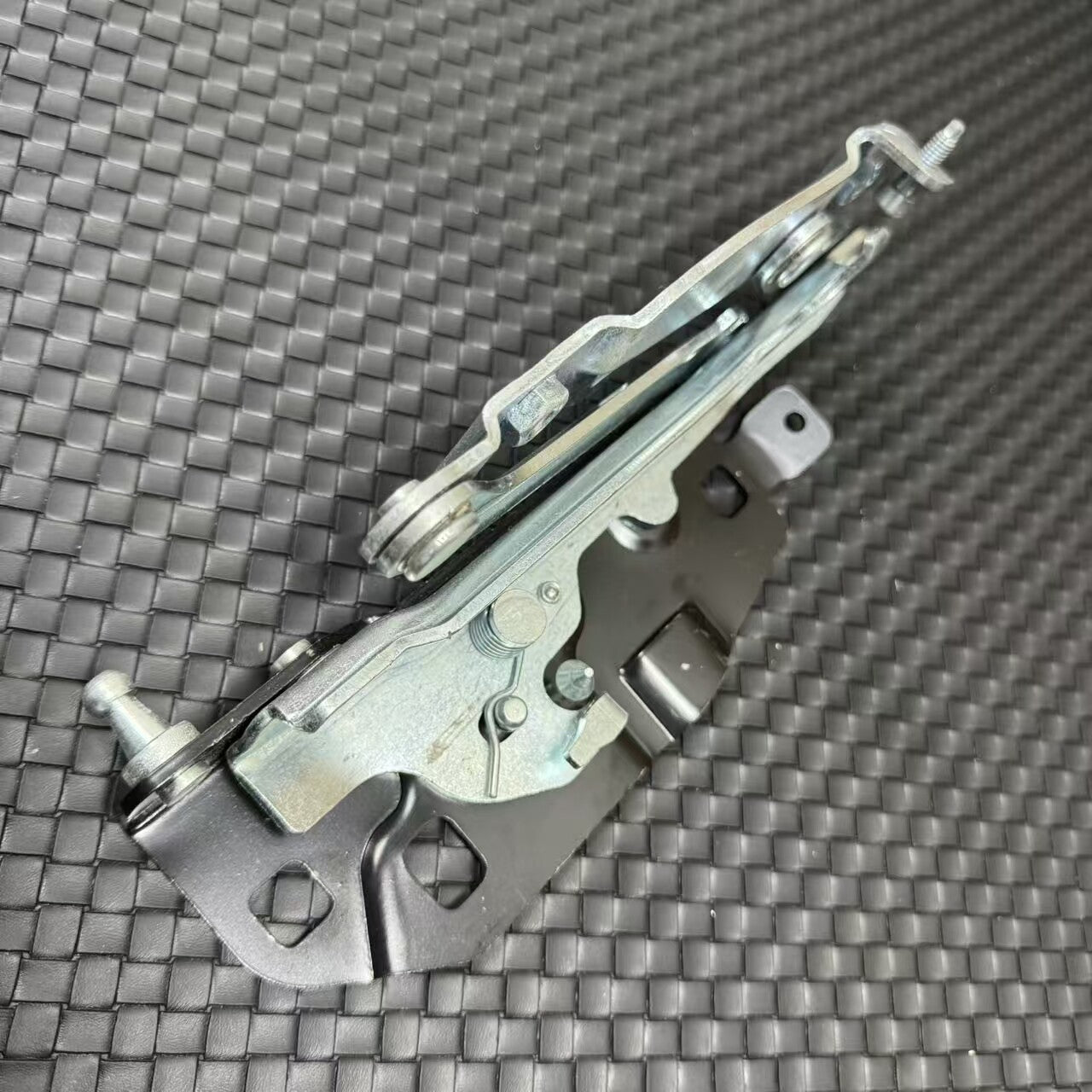 Hood Hinge for GM LaCrosse 17-19 Q