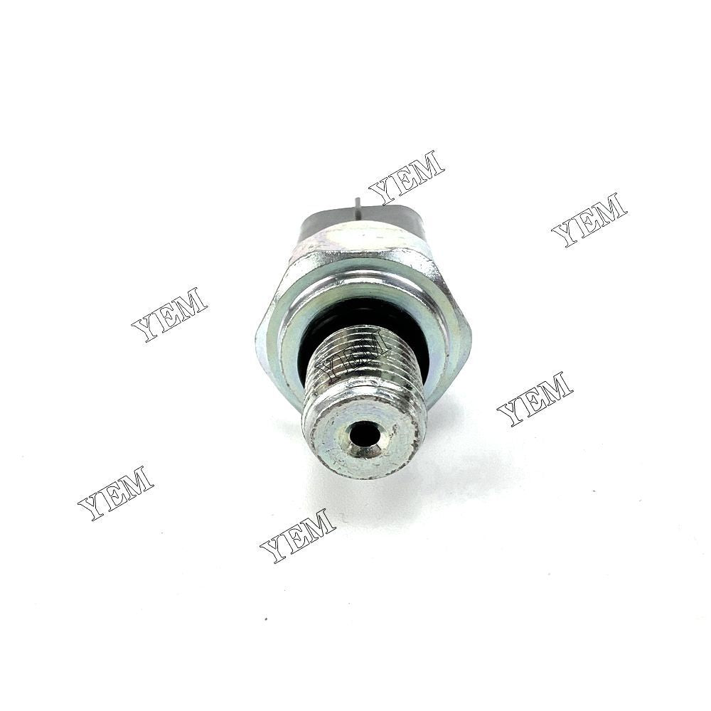 4HK1 Oil Pressure Sensor Fit for Isuzu Diesel Engine Spare Parts.