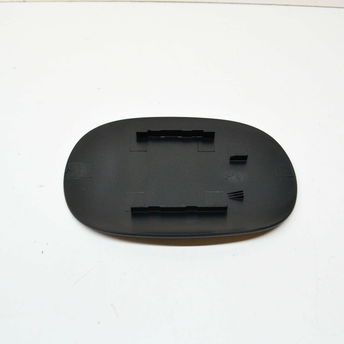 1pc For GLA X156 FUEL TANK FILLER FLAP PANELING 15-19 A1567570006 n