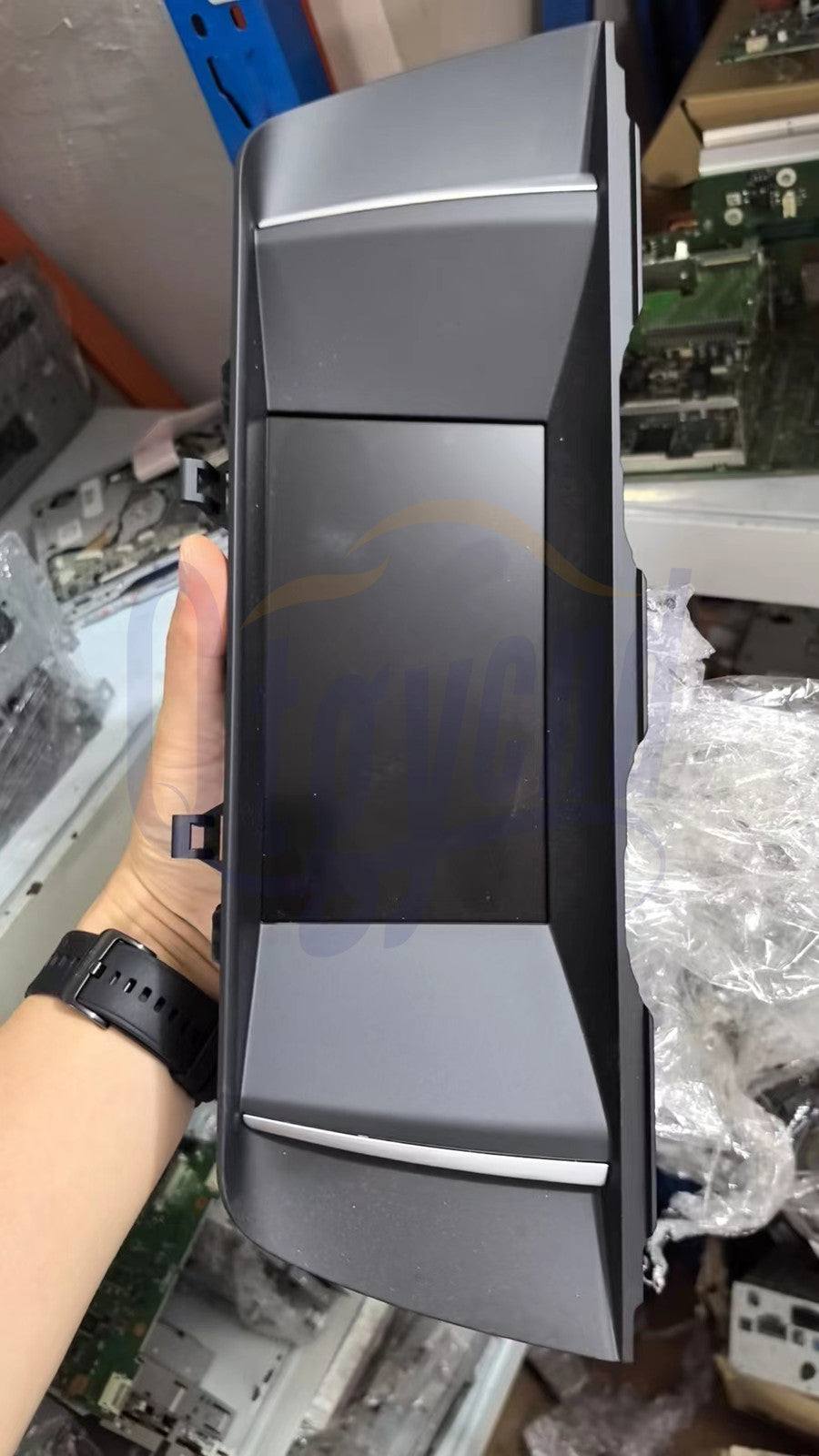 Central information display screen for BMW 528i, 535i, 550i, and M5 series