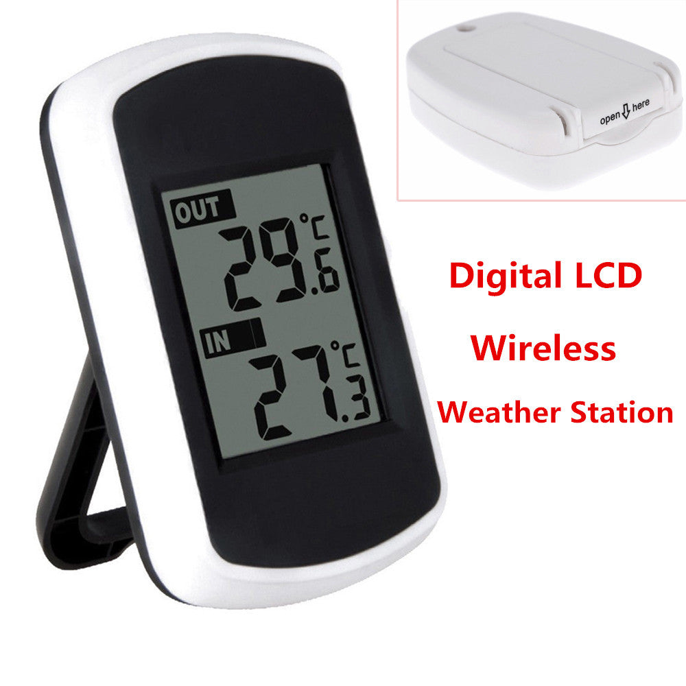 Digital LCD indoor/outdoor wireless weather station with sensor thermometer in good working order. n