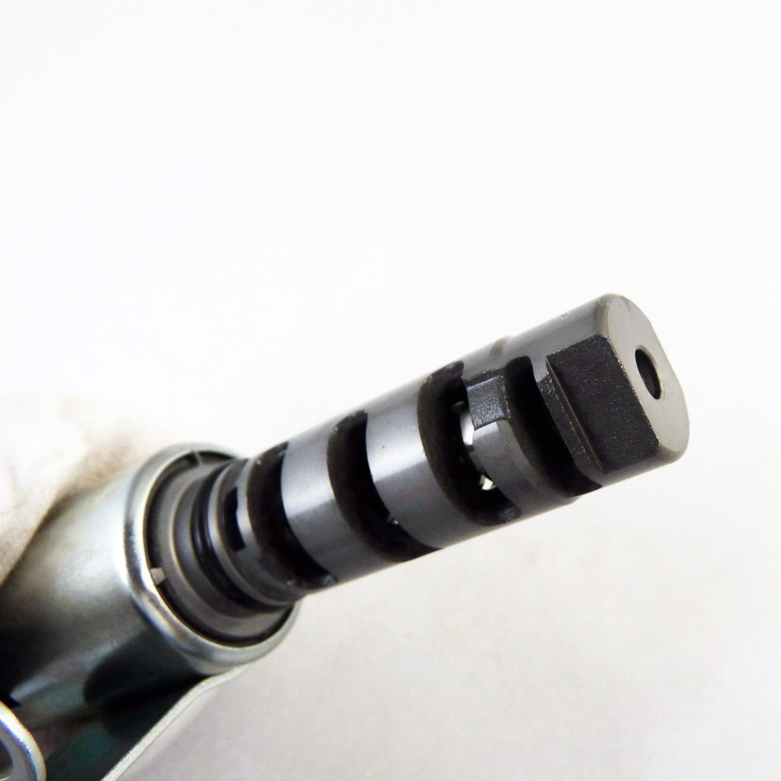 Engine Cam Variable Valve Timing Control Solenoid Valve AVCS Applicable to for Subaru Forester 25L- v