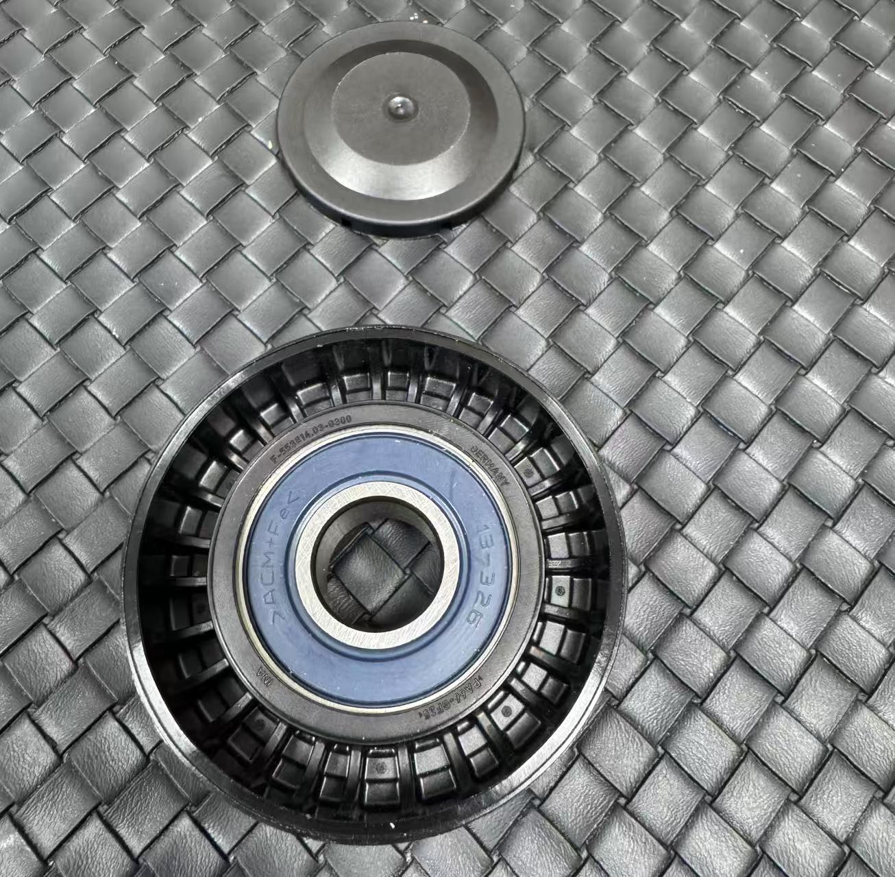 Accessory Belt Idler Pulley for BMW 3 Series E93 M3 Q
