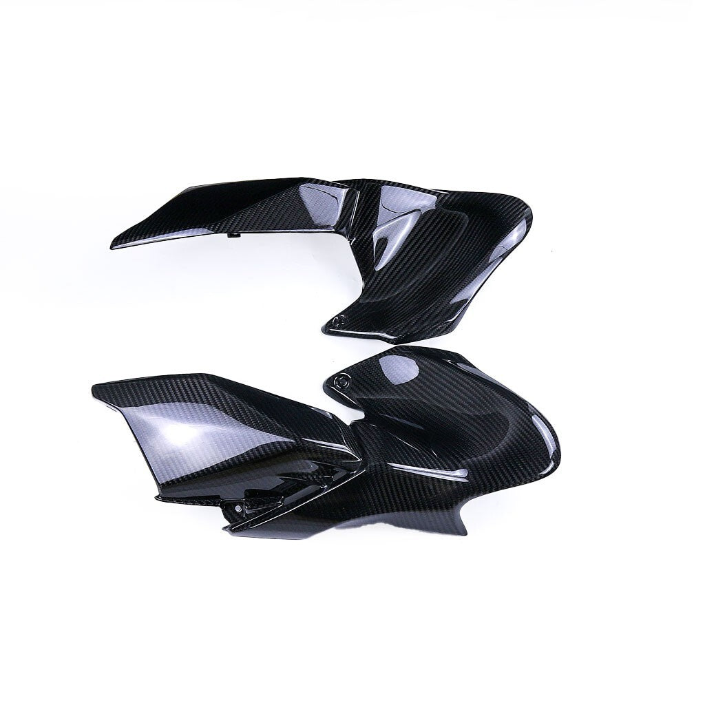 2020-2024 carbon fiber fairing for the front side panel of the for Kawasaki Z900 tank.