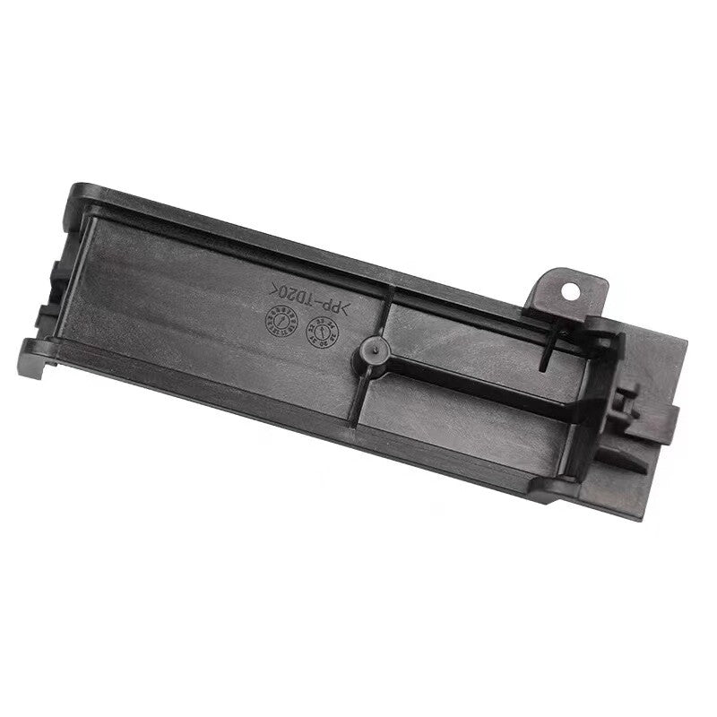 Suitable for 2014-2021 X-TRAIL air conditioning filter cover. n