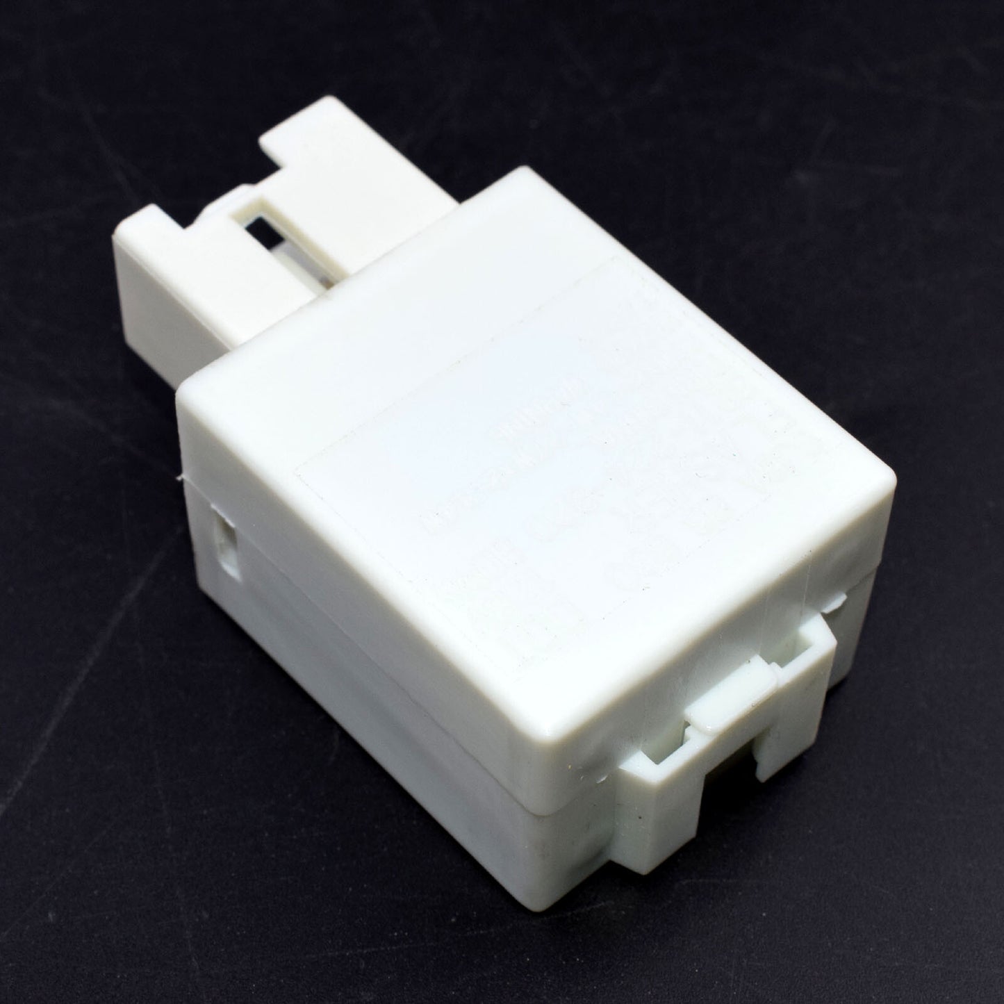 Brand new hazard warning flasher relay suitable for Mazda 6 MPV GJ6 for A6 6830 3211224320 Q