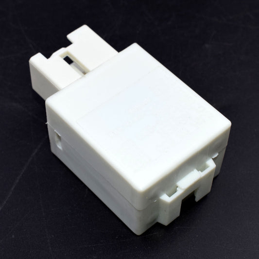 Brand new hazard warning flasher relay suitable for Mazda 6 MPV GJ6 for A6 6830 3211224320 Q