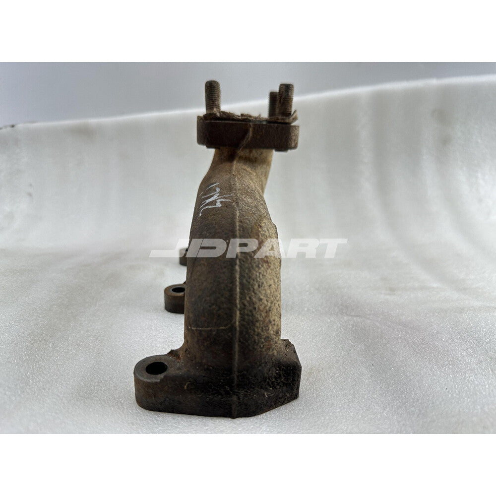3KC1 exhaust manifold is suitable for Isuzu excavator engine parts.