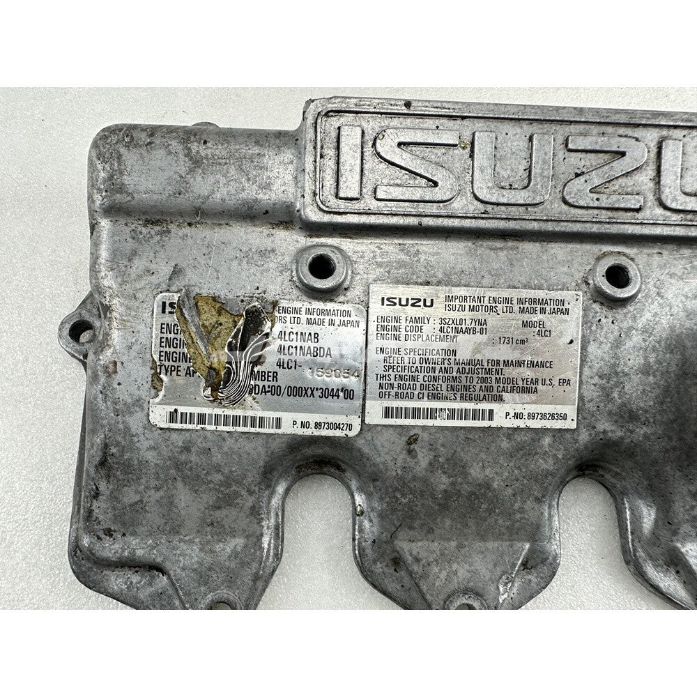4LC1 valve chamber cover is suitable for Isuzu excavator engine parts.