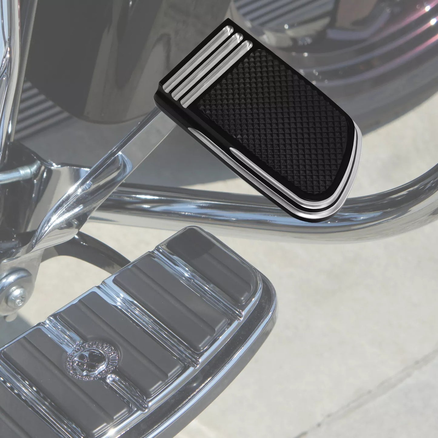 CNC motorcycle large foot spikes, footrests, brake pedal pads, and covers suitable for Harley black motorcycles. n