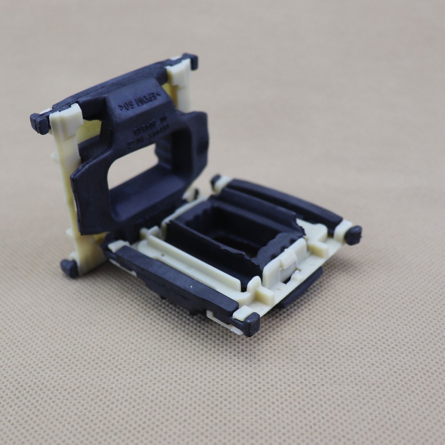 Suitable for BMW X2 F54 F55 F56 F57 F60 Lower Radiator Mounting Bracket L+R 17118617880