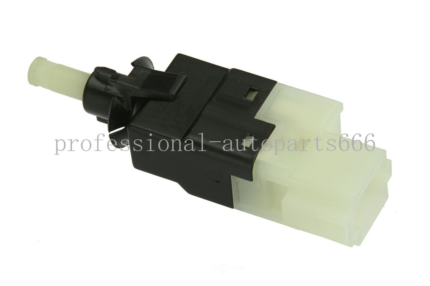 0015456709 Brake pedal light switch suitable for Mercedes-Benz E320, E350, E550, CLS550, etc.